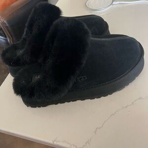 Ugg Disquette Suede Platform- Size 8- black!